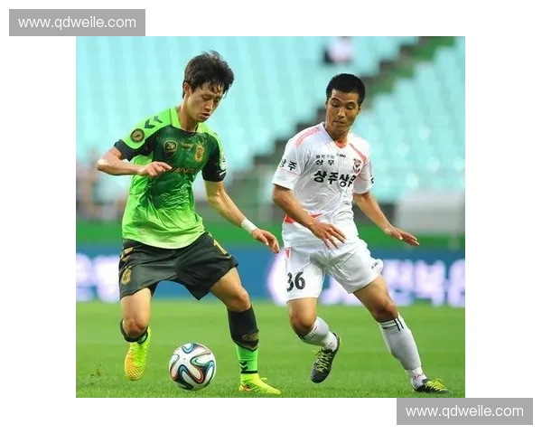 联赛焦点战激战九十分钟主队绝杀客队改写积分榜格局全场走势悬念